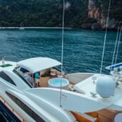 astondoa-102-arriving-beach-Horizon-Yacht-Charters-phuket-feat
