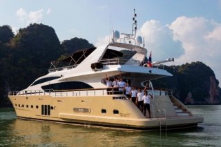 bilgin-98-at-anchor-with-crew-Horizon-Yacht-Charters-phuket