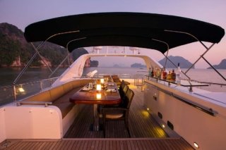 bilgin-98-dining-area-bar-evening-Horizon-Yacht-Charters-phuket