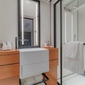 spacecat-guest-bathroom2-Horizon-Yacht-Charters-phuket