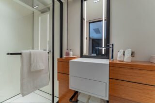 spacecat-guest-bathroom5-Horizon-Yacht-Charters-phuket