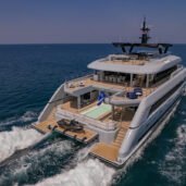 spacecat-under-power-stern-1-Horizon-Yacht-Charters-phuket