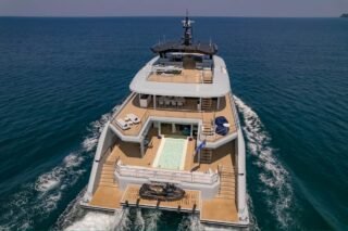 spacecat-under-power-stern-3-Horizon-Yacht-Charters-phuket